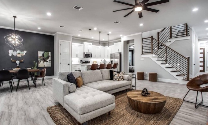 West Dallas House | 4 BD Victory Gardens Estate - Mins to Sites