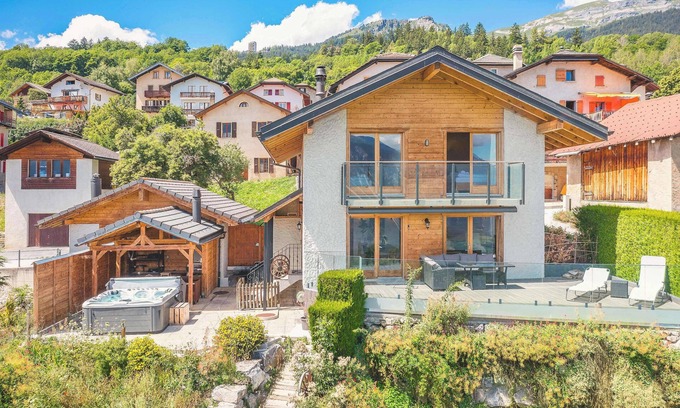 Randogne Ski Chalet | 4 BDR Chalet w/outdoor Hot Tub & Game Room