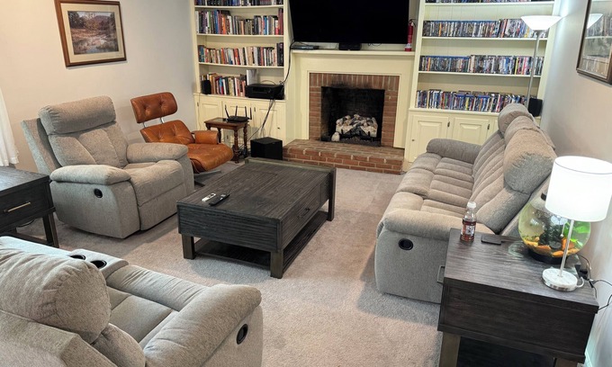 Easton House | 4 bdrm, 3 bath, 2,700 sqft house on 1 acre with chickens and fenced in back yard