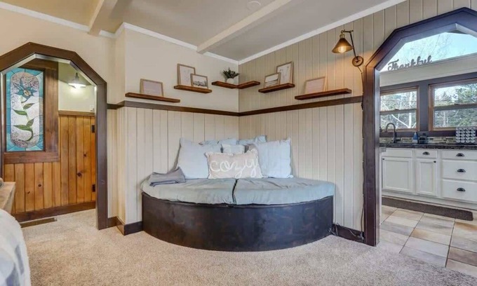 Cascade-Chipita Park Cabin | 4 Bdrm, Amazing Veiws, Minutes from North Pole