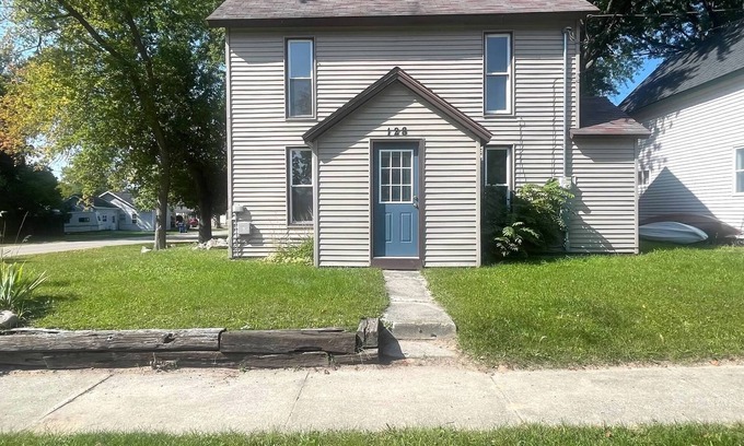 Lake City House | 4 bdrm home by the beach, downtown, boating, golf, ice fishing and pet friendly