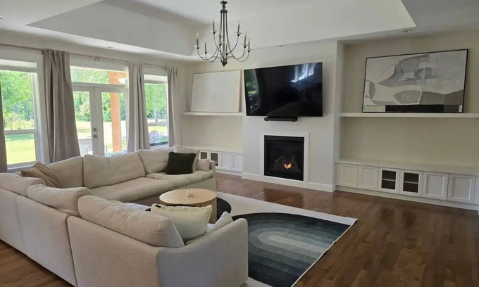 Powell River House | 4 bdrm home in family friendly neighbourhood