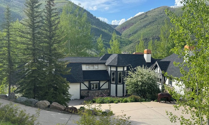 Highland Meadows House | 4 bdrm + loft, 4.5 bath West Vail Remodeled & Updated Mountain Tudor sleeps 13!