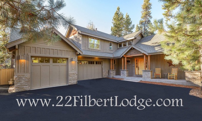 Sunriver House | 4 Bdrm Suites, Tesla/EV Charger, HotTub, 10 REC aka SHARC Passes. -10% off 7 nts