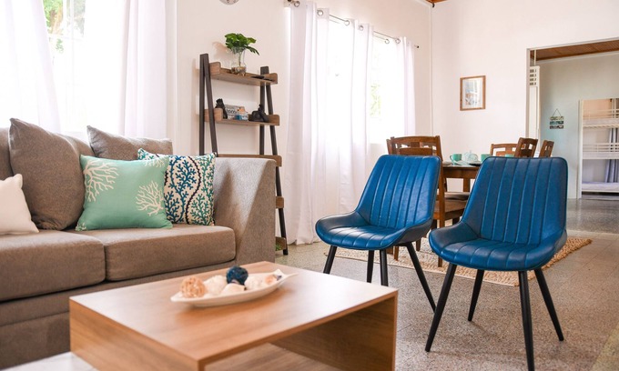 Scarborough Cottage | 4 bdrm Vacation home. Games & Toys. Full Kitchen. WiFi. Netflix. A/C.