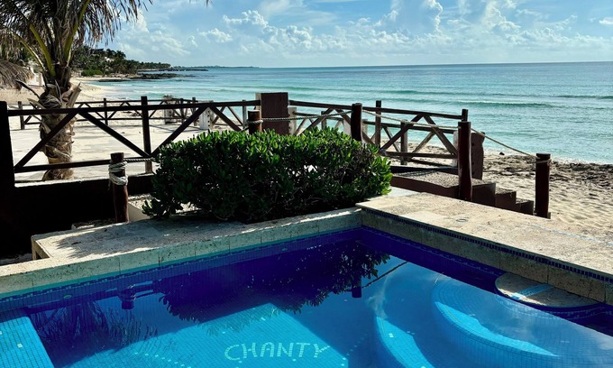 Playa del Secreto Apartment | 4 Bdrs. Amazing BeachFront Penthouse sleeps 9, Pool, Staff, Wi-Fi, Chef at home