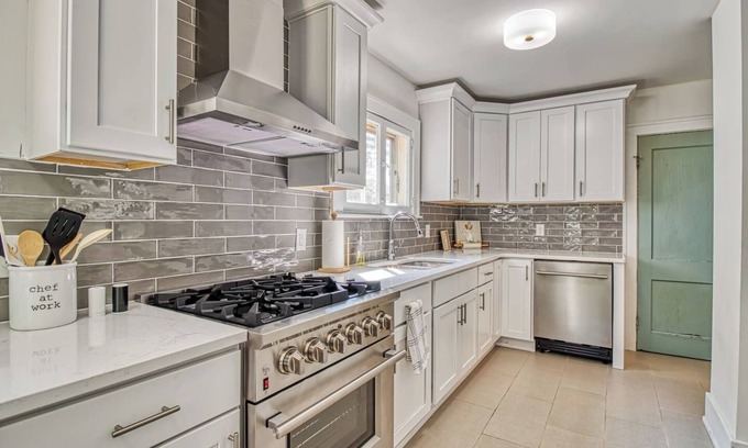 Kenmore House | 4 Bed 1.5 Bath Single Family Home in Kenmore (S)