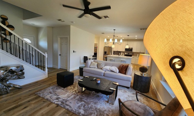 Stony Ridge North House | 4 Bed, 2.5 bath House 9mins from Airport
