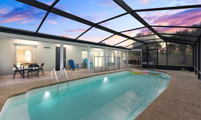 Buena Ventura Lakes House | 4 bed 2.5 bath pool home