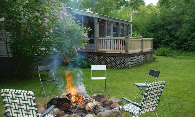 La Pointe House | 4 Bed 2 Bath Escape in the Woods. 10 minutes to the beach!