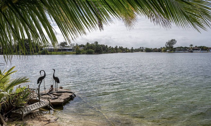 Cutler Bay Apartment | 4 BED & 2 BATH Lakefront Duplex w/ Pool in between Downtown Miami & Florida Keys