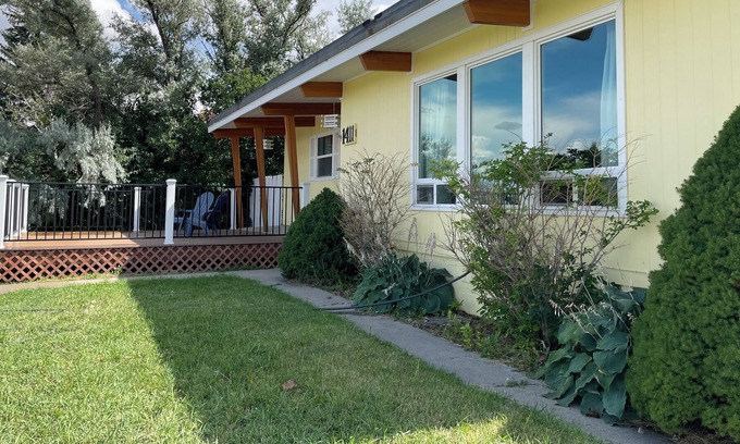 Helena House | 4 bed, 2 bath Mid-Century Getaway