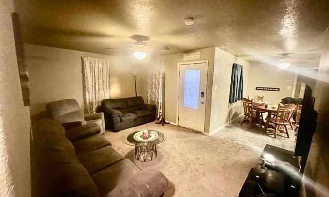 Chaves County House | 4 Bed/2 Bath Quiet SE Ranch Style home