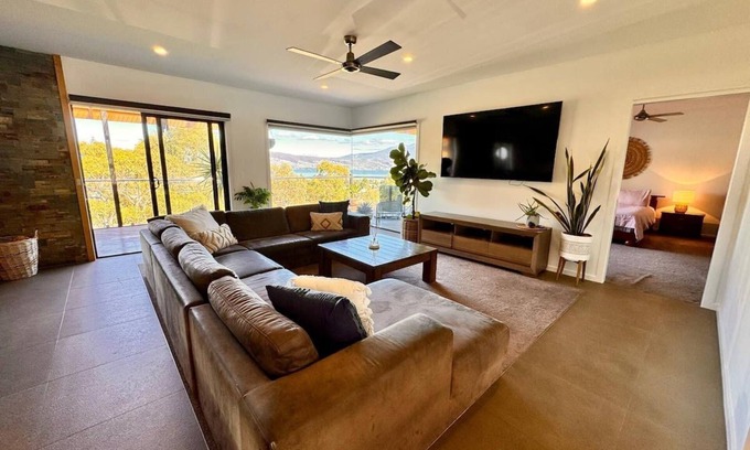 Howrah House | 4 bed 2 Storey House With Views, Spa, Near Beach