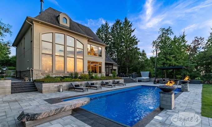 Innisfil Cottage | 4 bed 5 bath Executive Home on Lake Simcoe with inground Pool!