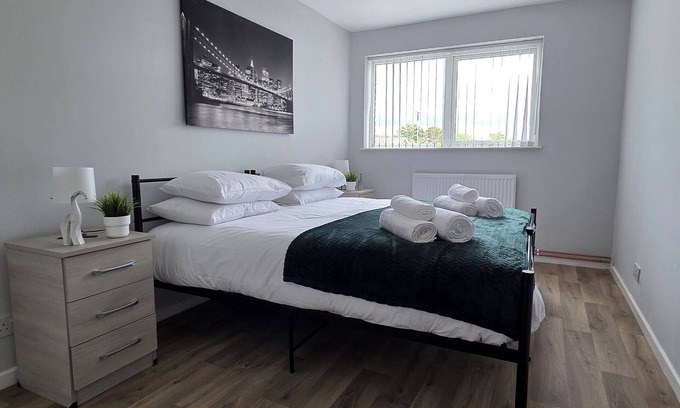 Warwick Apartment | 4 Bed Apartment in Warwick