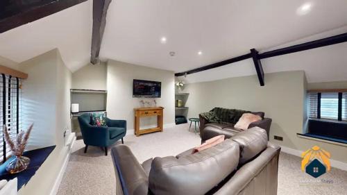 Mamhilad Apartment | 4 Bed Apartment- With Cosy Pub - Food/Drink 10%off