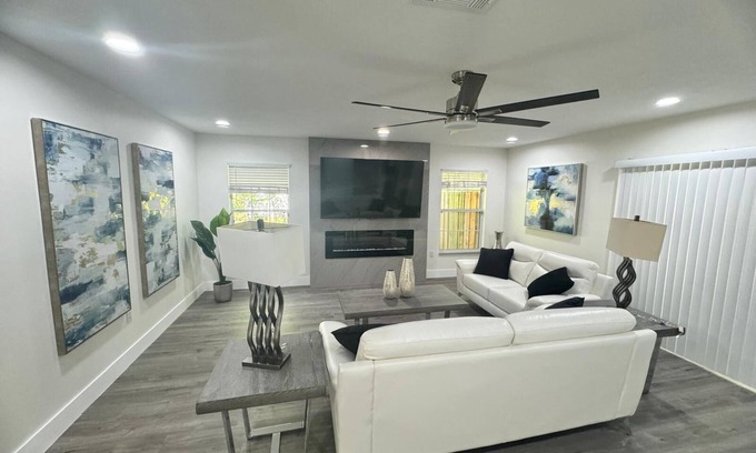 Doctor Phillips House | 4-Bed Bungalow close to Disney, Universal Studios and many fantastic restaurants