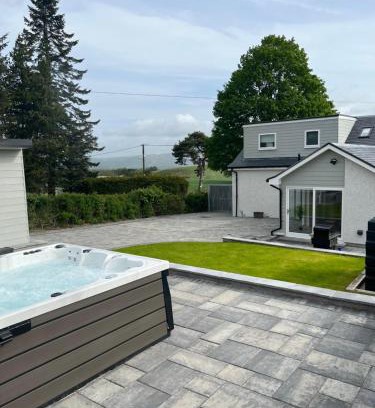 Bannockburn House | 4 Bed cottage with Hot tub