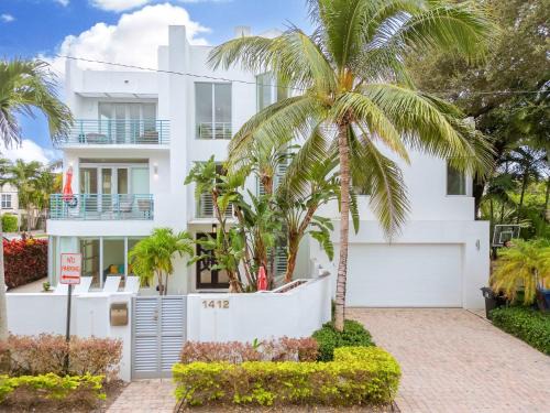 Colee Hammock House | 4-Bed + Den with pool in Las Olas Ft Lauderdale