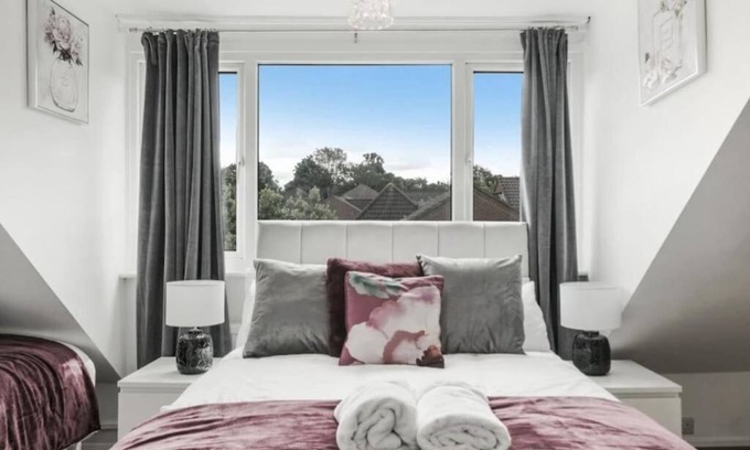 Streatham Hill Apartment | 4 Bed Flat Sleeps up to 9 Close to Brixton