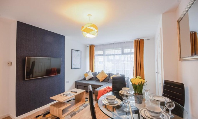 Canterbury House | 4 Bed House City Centre-Free Parking-2mins from Station
