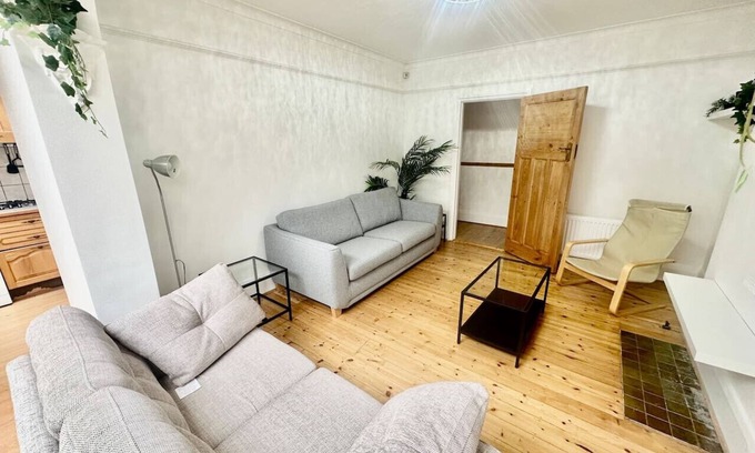 Bellingham House | 4 Bed house in Daneby Road SE6