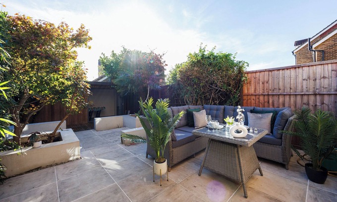 Brunel House | 4 Bed House | Uxbridge | Free Parking | Sleeps 9 | Contractors | Families