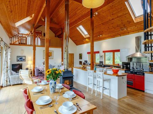 Muirshearlich House | 4 Bed in Fort William 78875