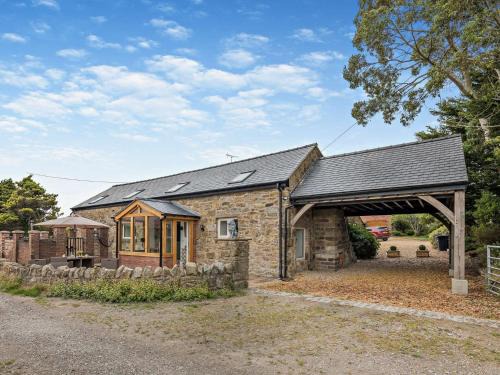 Leeswood House | 4 Bed in Mold 92663
