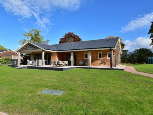 Felton House | 4 Bed in Oswestry 74110
