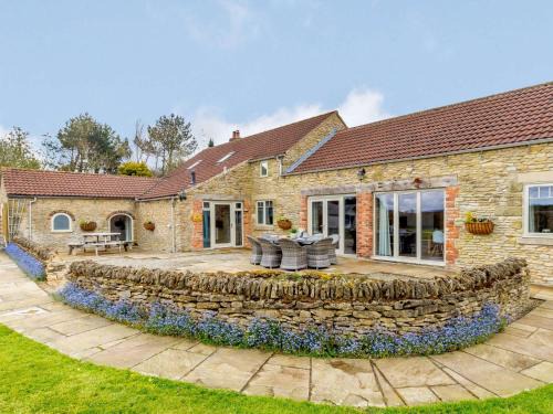 Potter Brompton House | 4 Bed in Scarborough 79522