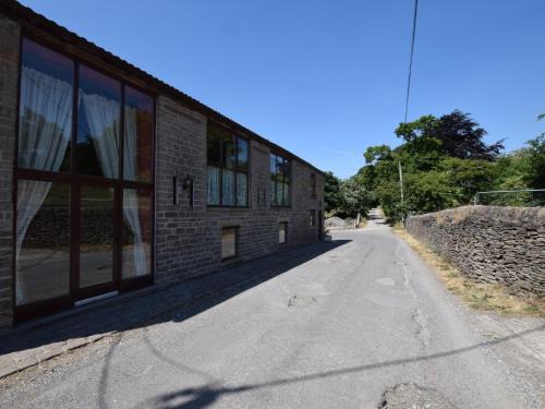 Combs House | 4 Bed in Whaley Bridge PK534