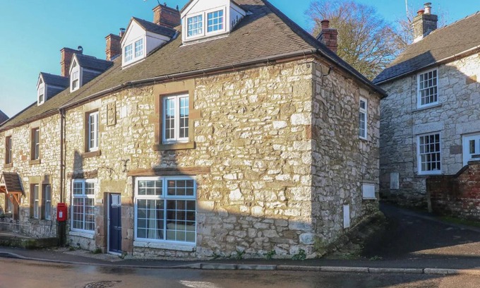 Newton Grange House | 4 Bed, Sleeps 8, On-Road Parking, WiFi