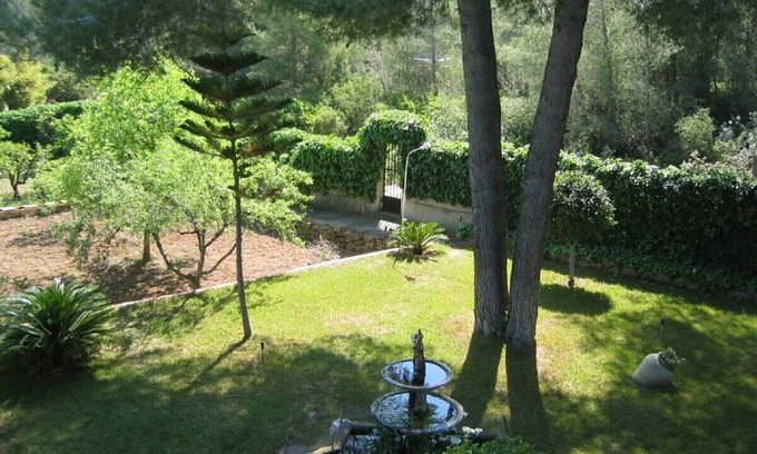 Vilamarxant Villa | 4-bed villa (sleeps 8/9), rural setting, near Valencia, pool, gardens.