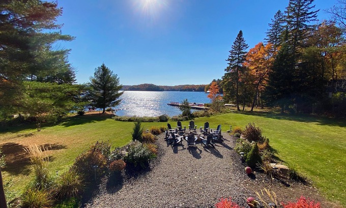 Lake of Bays Cottage | 4 Bed-Waterfront "Farm House" on Lake of Bays-Muskoka.