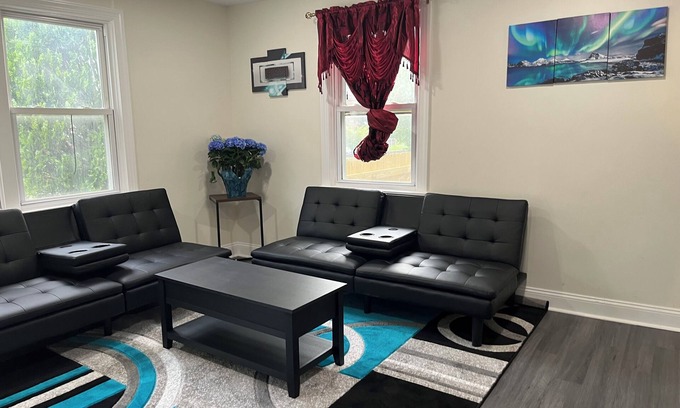 Fairmount Heights House | 4-bedrm home, Fairmount Heights, WiFi, Fenced back yard 5 min to DC Capitol Hill