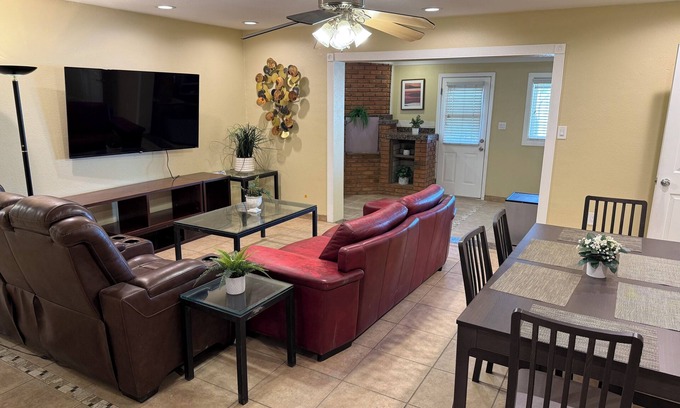 North Mountain House | 4 bedrm house in Central Phoenix WiFi, Putting Green, Phoenix Mountain Preserve