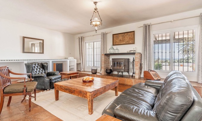 San Roque Villa | 4-bedroom Cortijo in Sotogrande with WiFi, AC