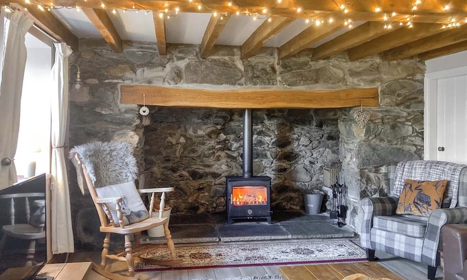Groeslon Cottage | 4 bedroom accommodation in Groeslon Nr Caernarfon