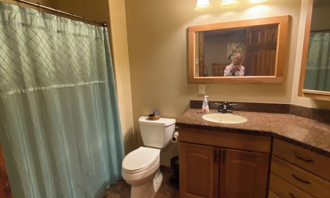 Custer House | 4 bedroom, 2 3/4 bath home, pet friendly home. Sleeps 8 adults comfortably