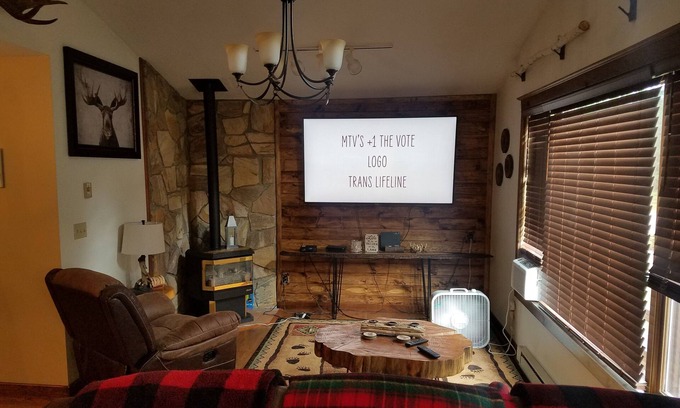 Old Forge House | 4 Bedroom 2 Bath camp in the heart of Old Forge