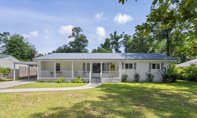 Foley House | 4 bedroom 2 bath cottage close to OWA and Foley and Gulf Shores Sportsplex