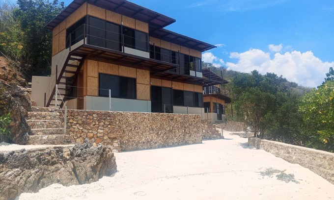 Coron House | 4 Bedroom 2-Storey Beach House with Pool