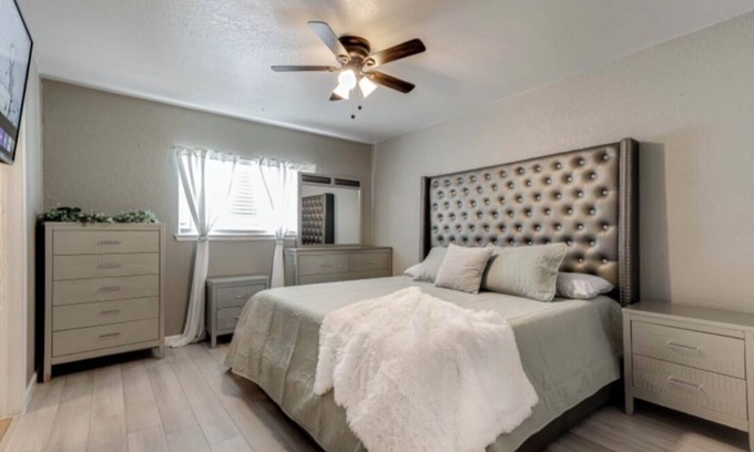 Kirby House | 4-bedroom-20 minutes from Airport & Riverwalk Space for everyone bring them all!