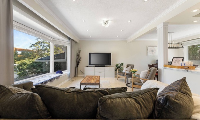 Richmond Hill House | 4 BEDROOM & 3 BATH (sleep 8) cozy bungalow home in Richmond Hill