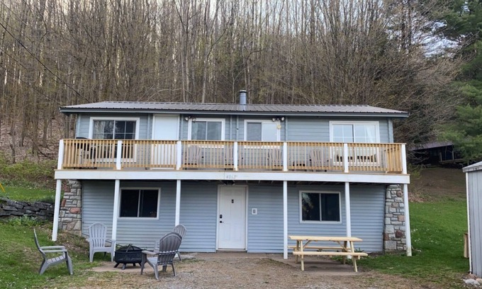 Turin Cabin | 4 bedroom 3 bath cozy little cabin