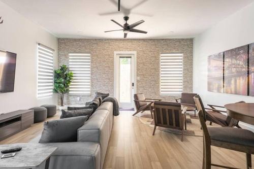 Near East Side House | 4 Bedroom 3 Bath Downtown Group Getaway Sleeps 12, Pet Friendly, Private Patio, Walk to Riverwalk, Alamo Dome & Southtown