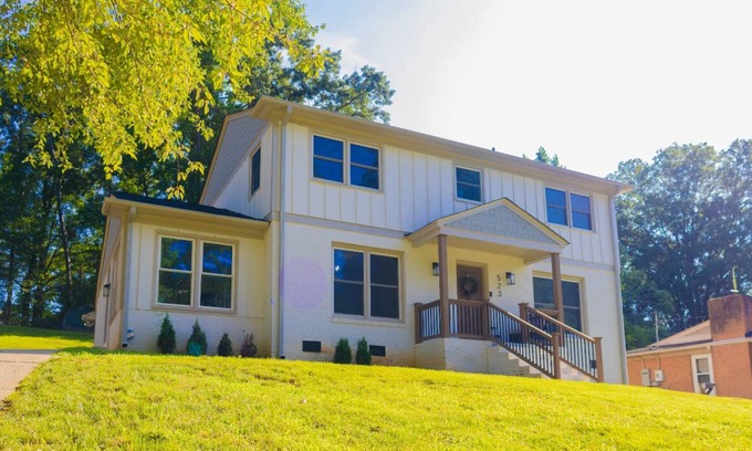 Raleigh House | 4 Bedroom 3 Bath House with WiFi, AC in Raleigh near North Hills