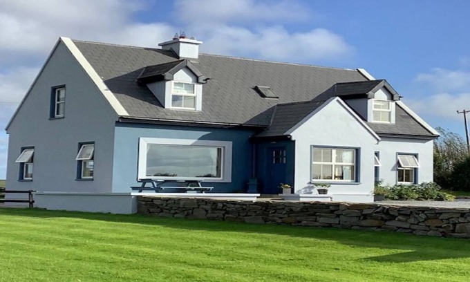 Lisdoonvarna House | 4 bedroom 3 bathroom cosy luxurious property with spectacular ocean views